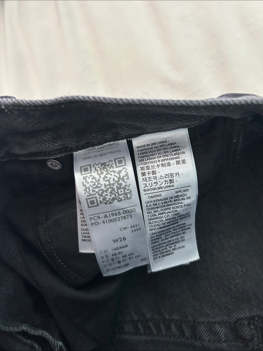 Levi's Black High-Waist Denim Shorts - Picture 4 of 5